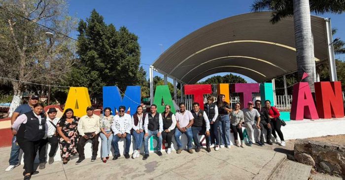 Lleva Pavel Gaspar alegr&iacute;a a los Ni&ntilde;os de Amatitl&aacute;n de Azueta