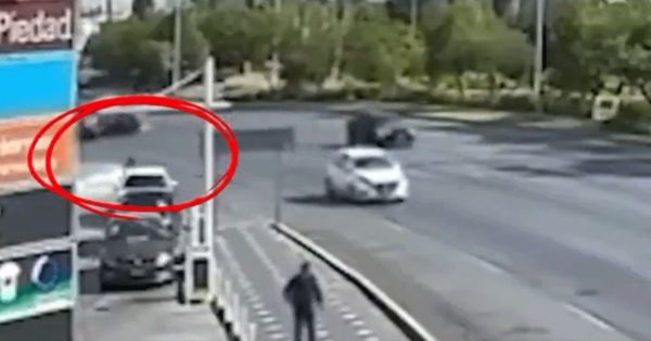 Publican videos del accidente en V&iacute;a Atlixc&aacute;yotl que dej&oacute; dos muertas