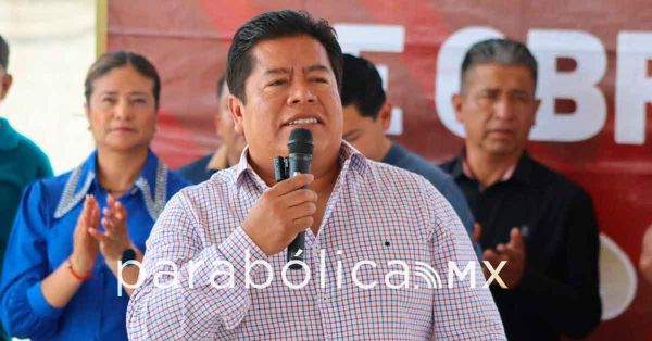 Entregan autoridades de Tecamachalco nuevo techado en Xochimilco