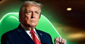 Lanza Trump arancel global del 10% en respuesta a derrota en la Corte Suprema