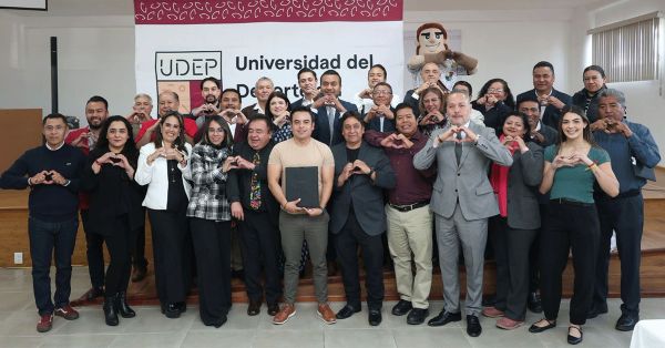 Firma Ayuntamiento de Zacatl&aacute;n convenio con Universidad del Deporte