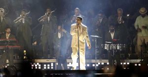 Demandan a Bad Bunny y su sello disquero