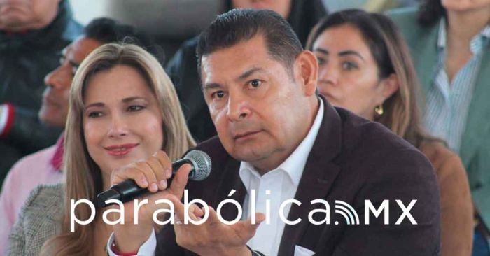 Llama Armenta a Morena a denunciar moches en obra p&uacute;blica