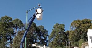 Dota Bety S&aacute;nchez de mejor alumbrado en calles de Zacatl&aacute;n