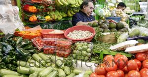 Alza general en costos de frutas y legumbres