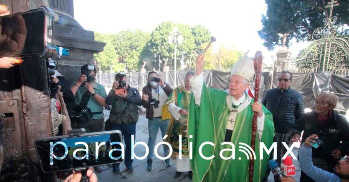 Realiza la Arquidi&oacute;cesis un acto de desagravio por da&ntilde;o a la Catedral